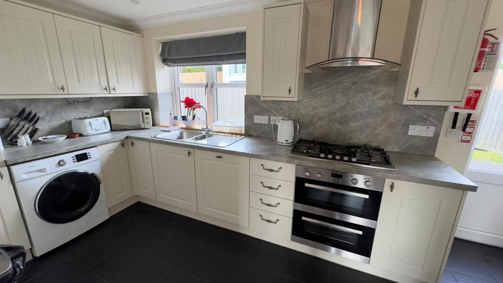 The Waverley Inn Holiday Homes Inverness Bagian luar foto