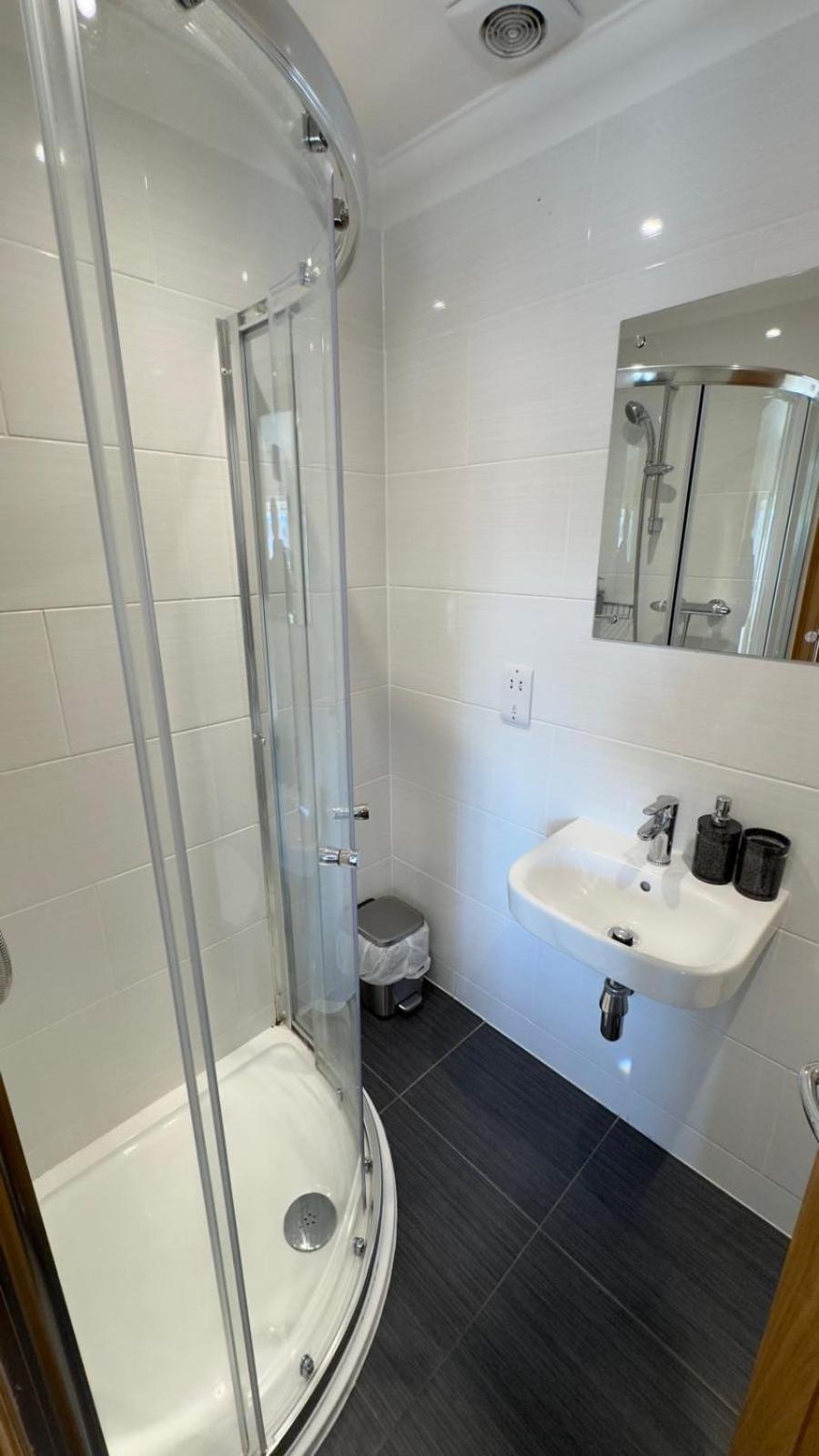 The Waverley Inn Holiday Homes Inverness Bagian luar foto