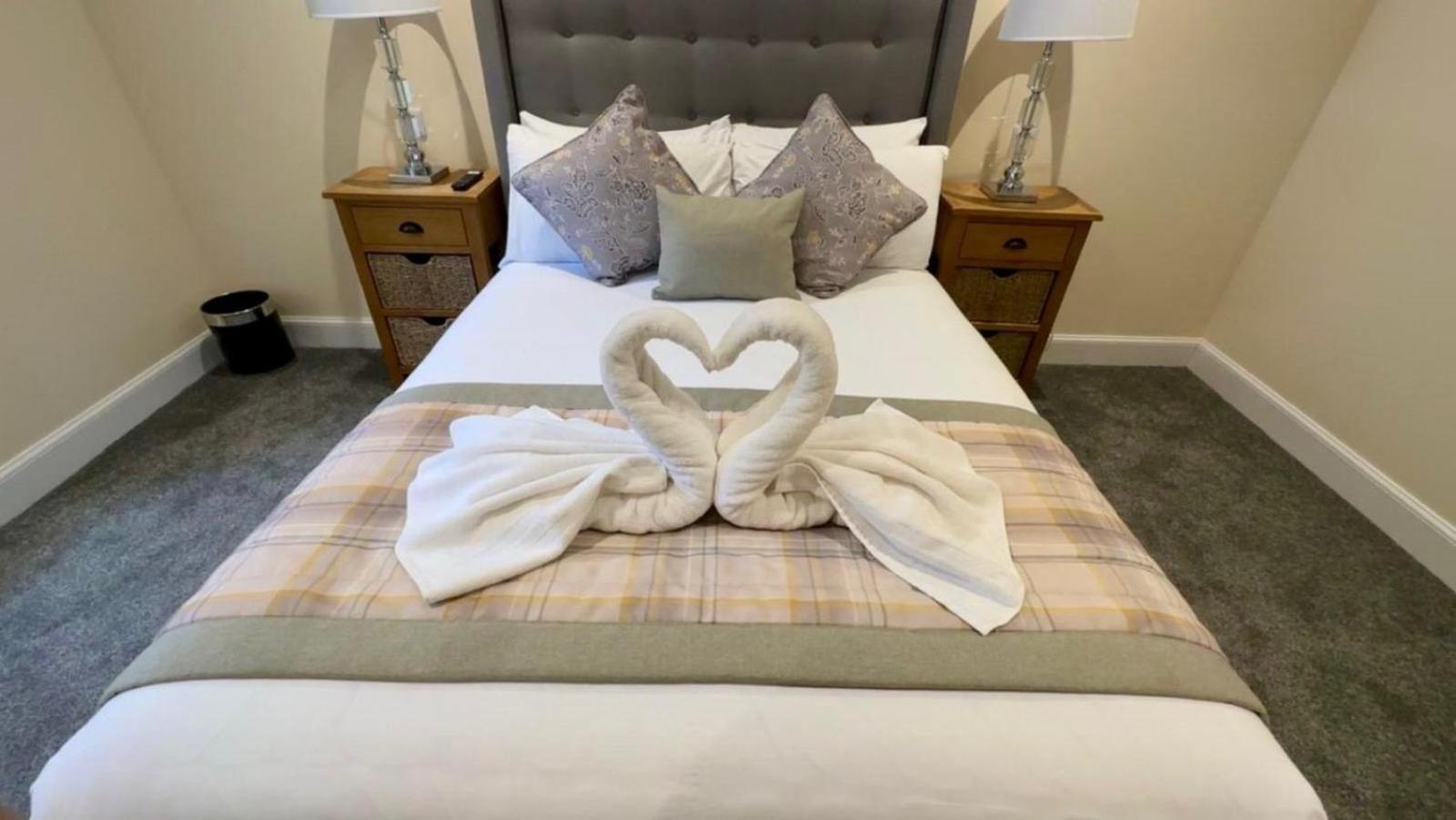 The Waverley Inn Holiday Homes Inverness Bagian luar foto